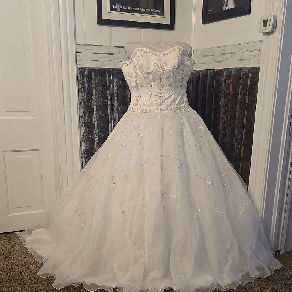 Stunning White Strapless Dress